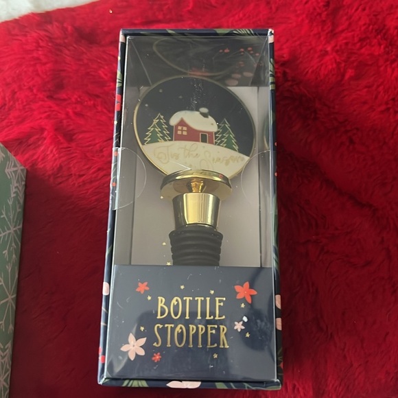 Holiday bottle wine stoppers NWT - Picture 2 of 4